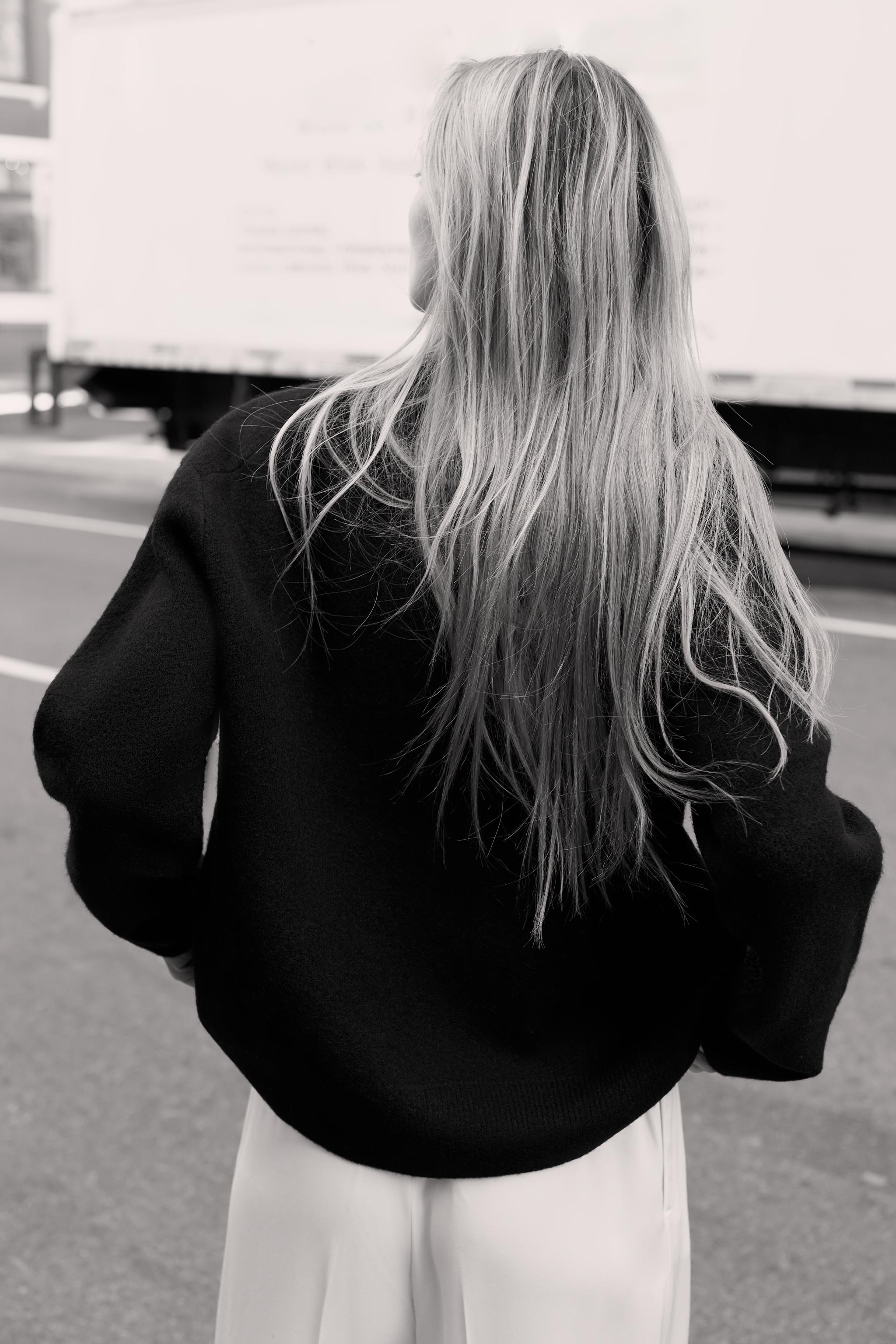 PULL EN MAILLE LISSE À COL V